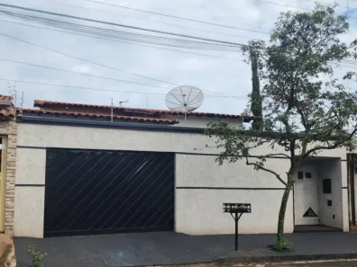Casa com 3 Quartos à venda, 206m² no Jardim das Palmeiras, Uberlândia