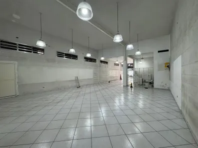 Ponto Comercial para alugar, 244m² no Vila Zat, São Paulo