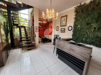 Sobrado com 4 Quartos à venda, 253m² no Vila Anhangüera, Campinas