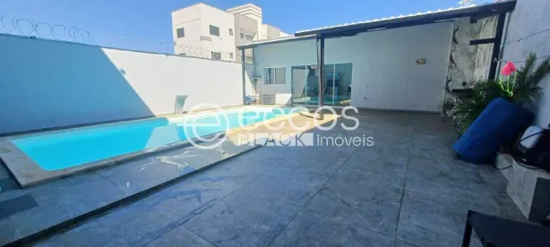Casa com 3 Quartos à venda, 200m² no Laranjeiras, Uberlândia