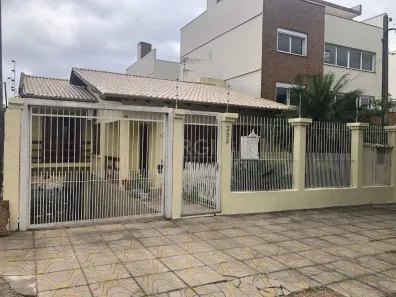 Casa com 4 Quartos à venda, 227m² no Chácara das Pedras, Porto Alegre
