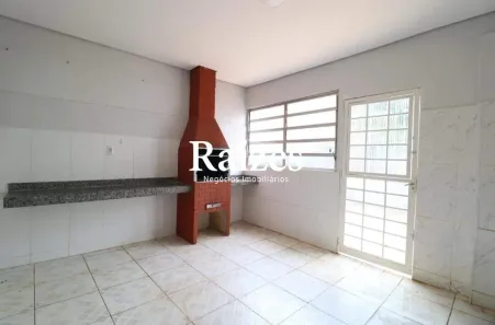 Casa com 3 Quartos para alugar, 130m² no Aclimação, Uberlândia