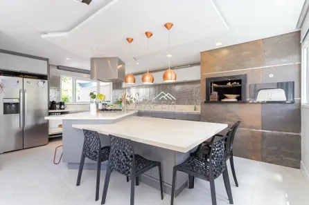 Casa de Condomínio com 4 Quartos à venda, 295m² no Santa Cândida, Curitiba