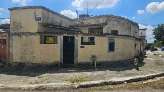 Casa com 2 Quartos para alugar, 60m² no Realengo, Rio de Janeiro