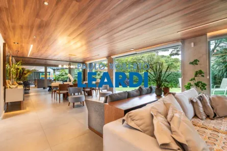 Casa com 5 Quartos para venda ou aluguel, 377m² no Cerqueira César, São Paulo