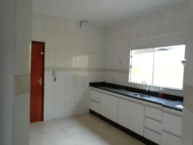 Casa com 3 Quartos para alugar, 130m² no Jardim Indaiá, Nerópolis