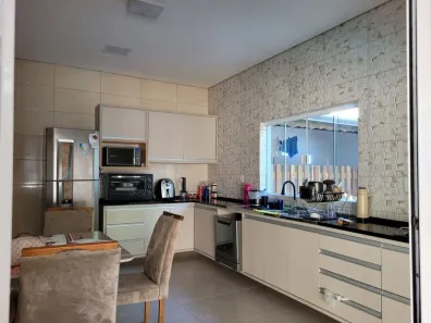 Sobrado com 3 Quartos à venda, 300m² no Balneário Gardem Mar, Caraguatatuba