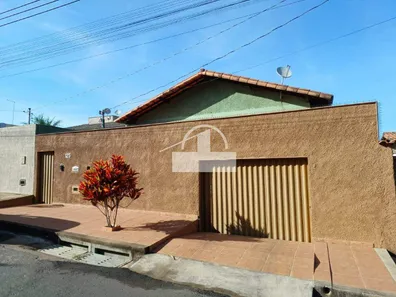 Casa com 5 Quartos à venda, 250m² no Padre Teodoro, Sete Lagoas