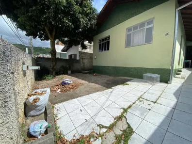 Casa com 4 Quartos à venda, 335m² no Agronômica, Florianópolis