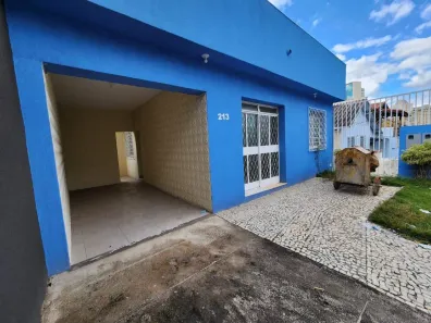 Casa com 3 Quartos para alugar, 250m² no Santa Tereza, Belo Horizonte