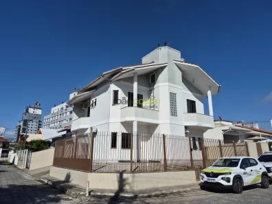 Casa com 4 Quartos à venda, 220m² no Centro, Palhoça