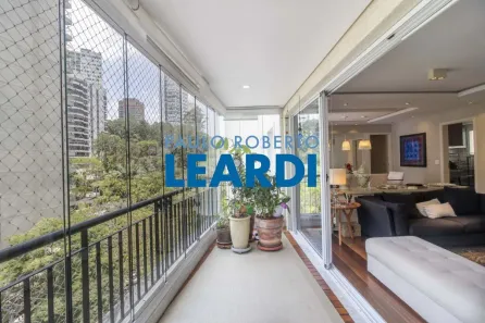 Apartamento com 3 Quartos para alugar, 130m² no Real Parque, São Paulo