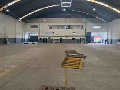 Galpão/Depósito/Armazém para alugar, 1800m² no Olaria, Rio de Janeiro