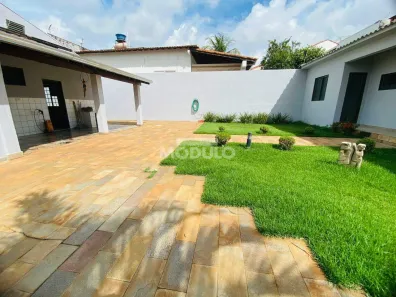 Casa com 2 Quartos à venda, 222m² no Cidade Jardim, Uberlândia