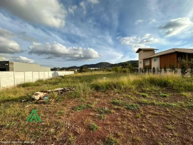 Lote/Terreno à venda, 915m² no Balneário Água Limpa, Nova Lima