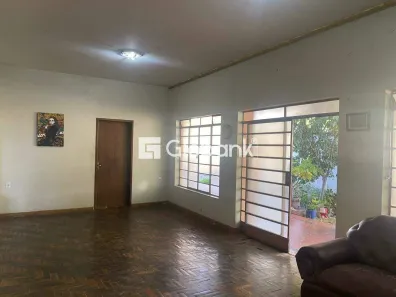 Casa com 5 Quartos à venda, 239m² no Edgar Pereira, Montes Claros