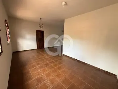 Casa com 4 Quartos para alugar, 238m² no São Benedito, Uberaba