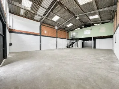 Galpão/Depósito/Armazém para alugar, 350m² no São Geraldo, Porto Alegre