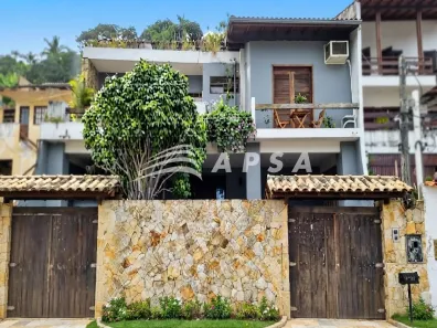 Casa com 4 Quartos para alugar, 350m² no Piratininga, Niterói