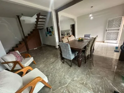 Casa com 4 Quartos à venda, 243m² no Santa Helena (Barreiro), Belo Horizonte