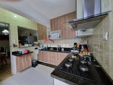 Casa com 4 Quartos à venda, 185m² no Chácara Agrindus, Taboão da Serra
