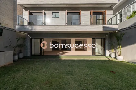 Sobrado com 4 Quartos à venda, 470m² no Vila Nova Conceição, São Paulo