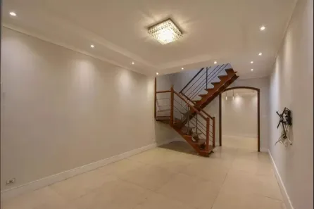 Casa com 3 Quartos à venda, 220m² no Jardim Aeroporto, São Paulo