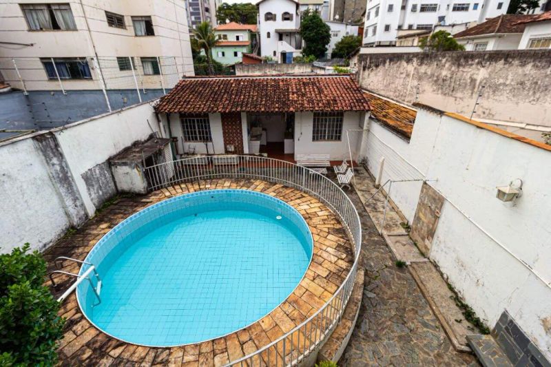 Casa com 4 quartos — Serra, Belo Horizonte