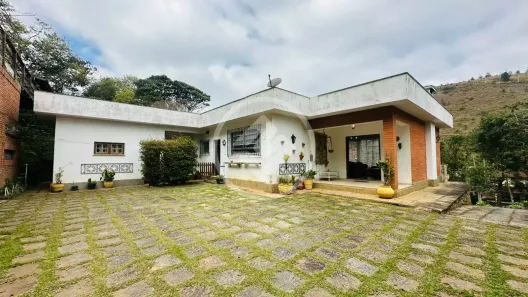 Casa com 4 Quartos à venda, 250m² no Albuquerque, Teresópolis