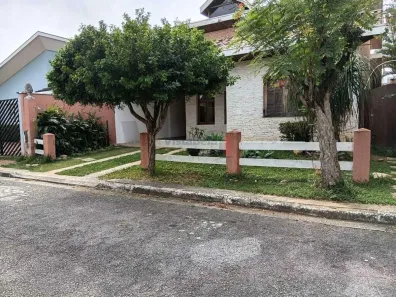 com 4 Quartos para alugar, 460m² no Vila das Jabuticabeiras, Taubaté
