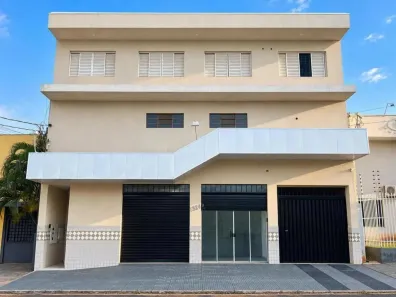 Ponto Comercial para alugar, 195m² no Jardim Brasil, Maringá