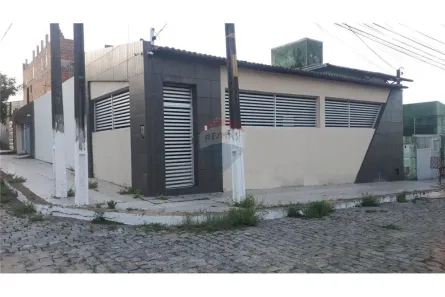 Casa com 4 Quartos à venda, 240m² no Candelária, Natal