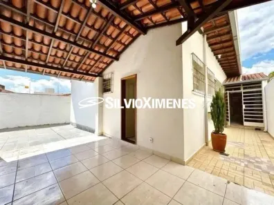 Casa com 4 Quartos para alugar, 230m² no Ouro Preto, Belo Horizonte