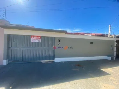 Casa com 3 Quartos para alugar, 128m² no Plano Diretor Sul, Palmas