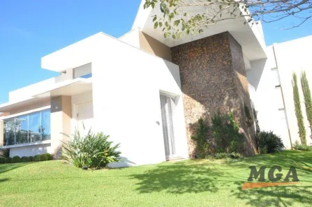 Sobrado com 3 Quartos à venda, 398m² no Yolanda, Foz do Iguaçu