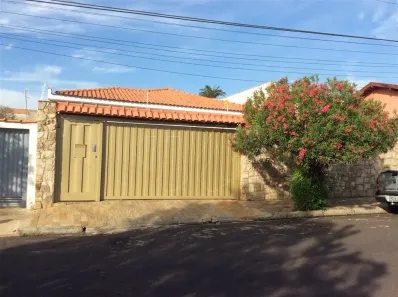 Casa com 3 Quartos à venda, 248m² no Jardim Santa Angelina, Araraquara