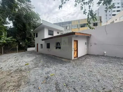 Casa com 1 Quarto para alugar, 30m² no Centro I, Brusque