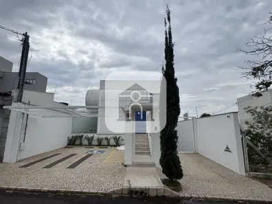 Prédio Comercial para alugar, 320m² no Brasil, Uberlândia