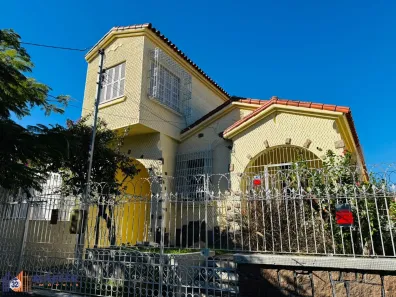 Casa com 3 Quartos à venda, 220m² no Petrópolis, Porto Alegre
