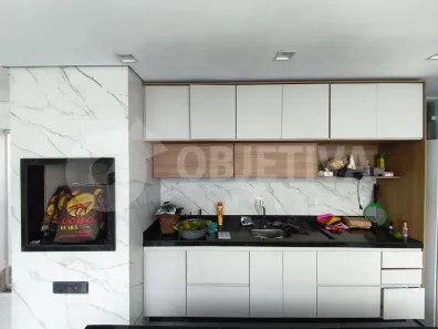 Casa com 3 Quartos para alugar, 220m² no Santa Mônica, Uberlândia