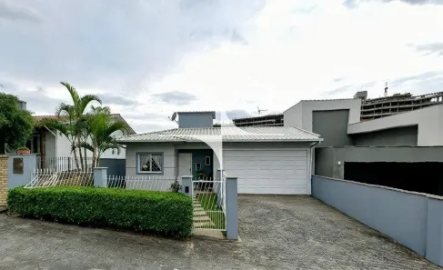Casa com 3 Quartos para alugar, 182m² no Pedra Branca, Palhoça