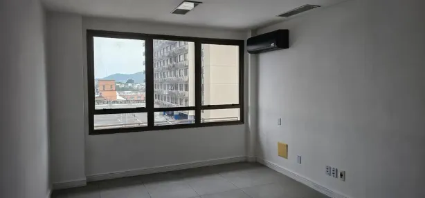 Sala Comercial para alugar, 29m² no Del Castilho, Rio de Janeiro