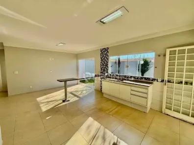 Casa com 3 Quartos para alugar, 204m² no Vila Operária, Rio Claro