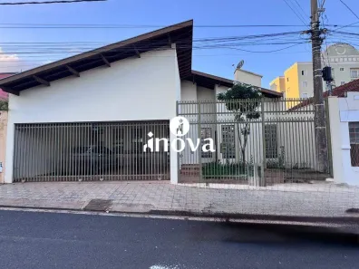 Casa com 4 Quartos à venda, 244m² no Centro, Uberaba