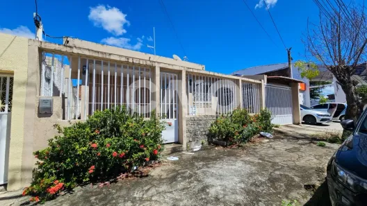 Casa com 3 Quartos à venda, 146m² no Candelária, Natal