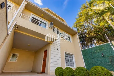 Sobrado com 3 Quartos à venda, 175m² no Novo Mundo, Curitiba