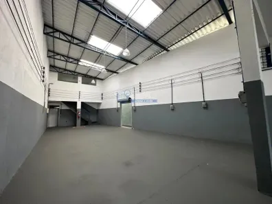 Galpão/Depósito/Armazém para alugar, 250m² no Parque Marajoara, Santo André