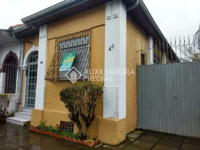 Casa com 8 Quartos à venda, 225m² no Medianeira, Porto Alegre