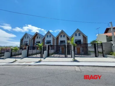 Casa de Condomínio com 2 Quartos para alugar, 135m² no Centro, São José