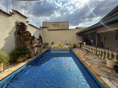 Casa com 3 Quartos à venda, 169m² no Parque São Geraldo, Uberaba